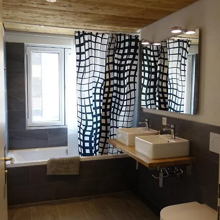 Apartment Haus Rhaetikon 1. Og, Links *