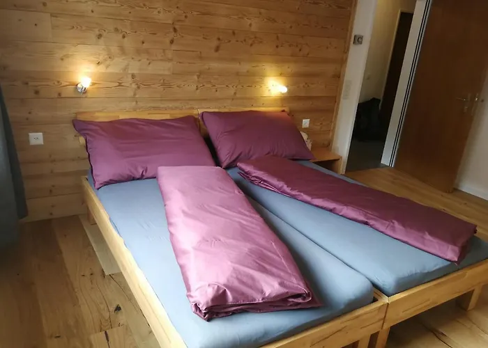 Haus Rhaetikon 1. Og, Links Lejlighed