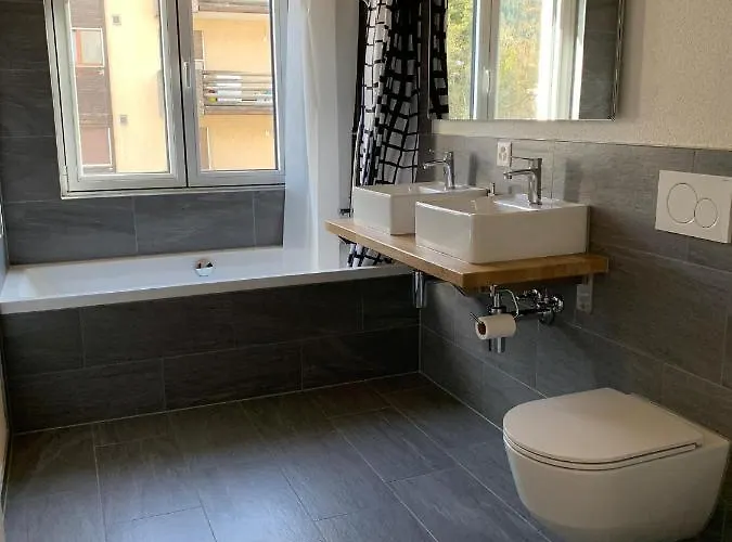 Haus Rhaetikon 1. Og, Links *