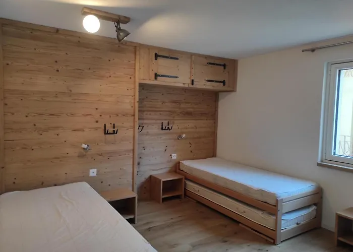 Haus Rhaetikon 1. Og, Links Lejlighed