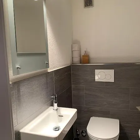 Haus Rhaetikon 1. Og, Links *